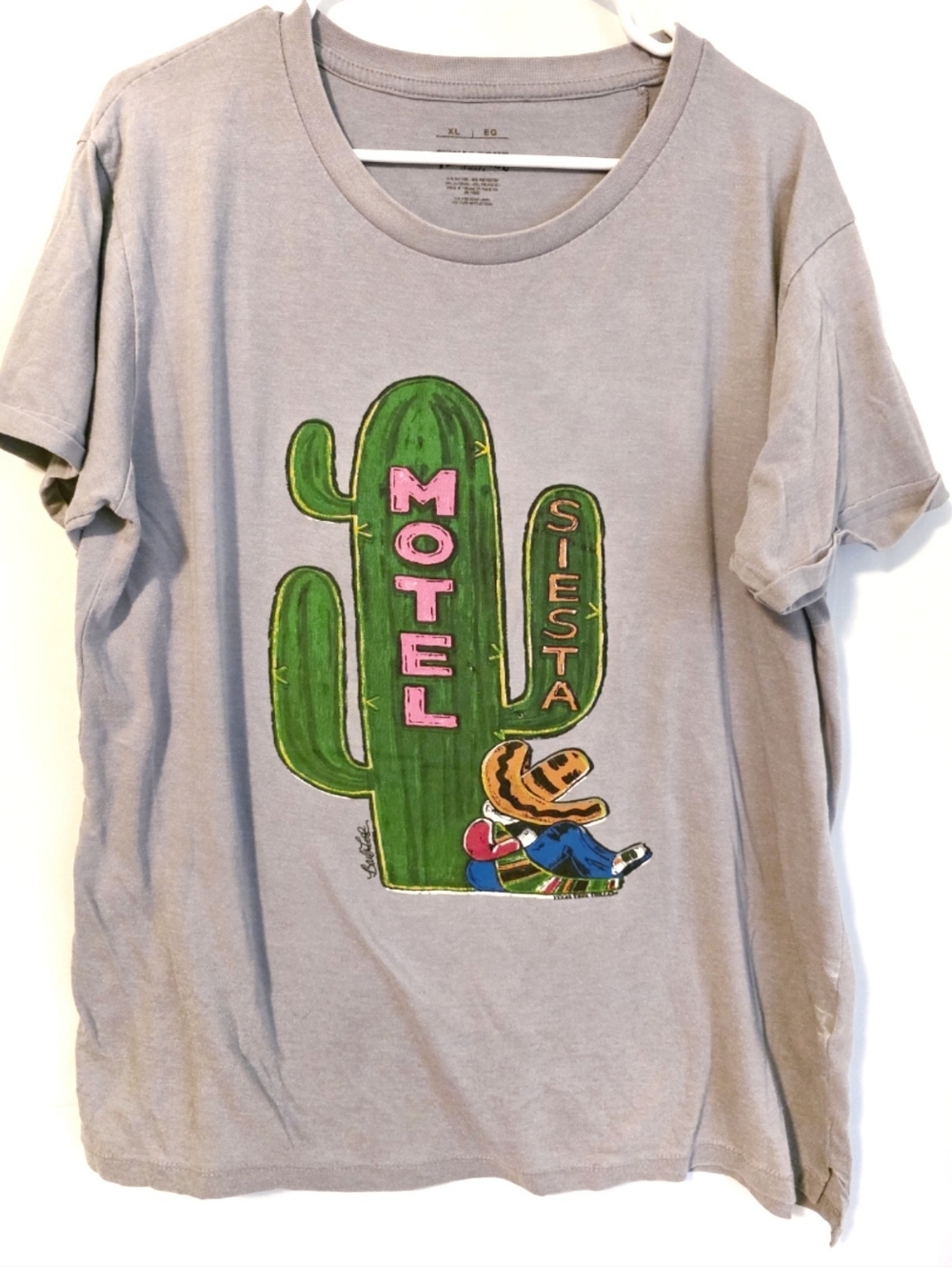 TEXAS TRUE THREADS Gray Graphic Cactus Motel Siesta Tee XL